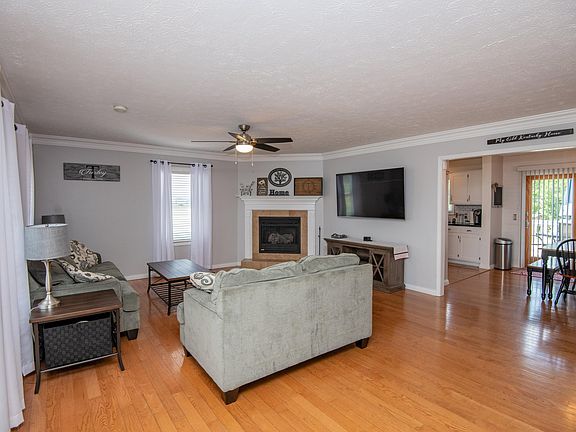 2nd image of 287 Camelot Dr