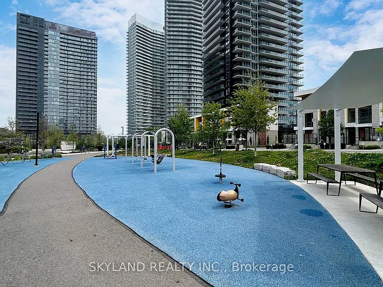 27 McMahon Dr #608 — Photo 6