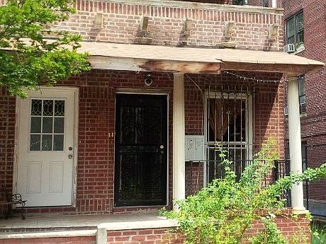 2nd image of 27 E 19th St