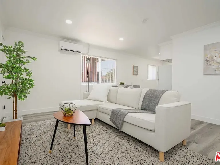 2417 S Budlong Ave #3 — Photo 3