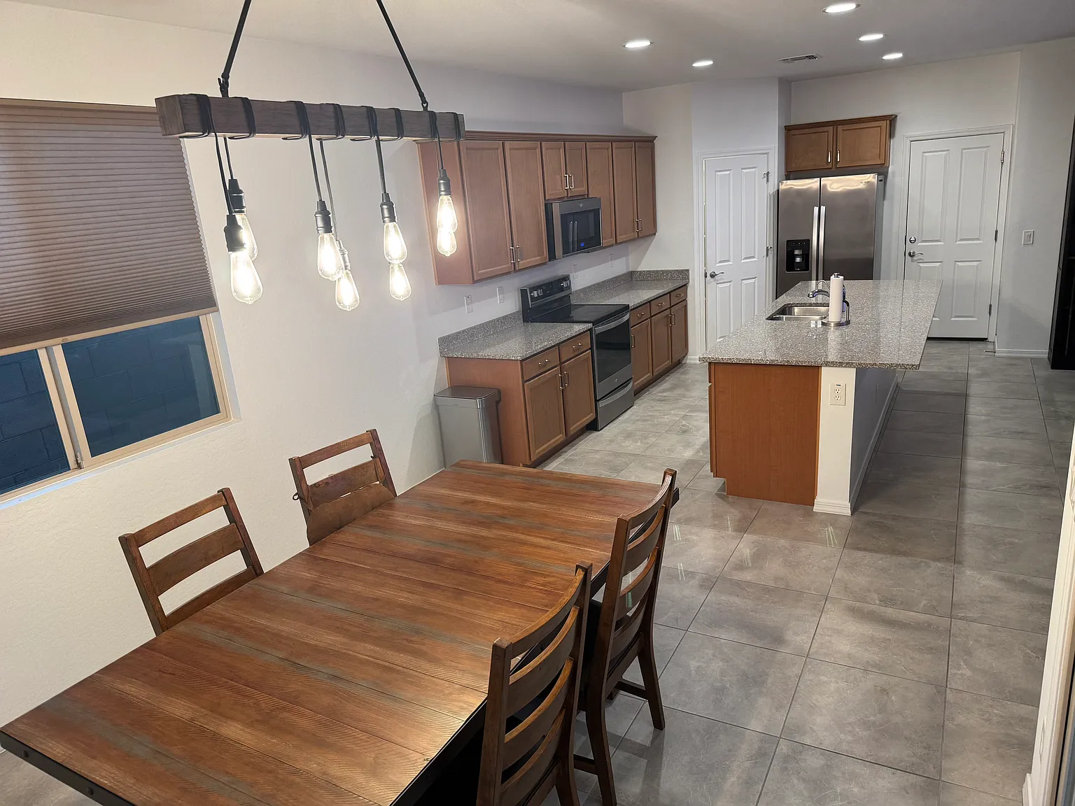 3 bed, 1582 sqft, $2,400 — Photo 3
