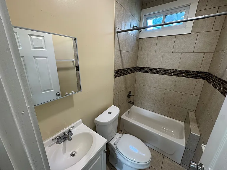 280 Norton St #1B — Photo 4