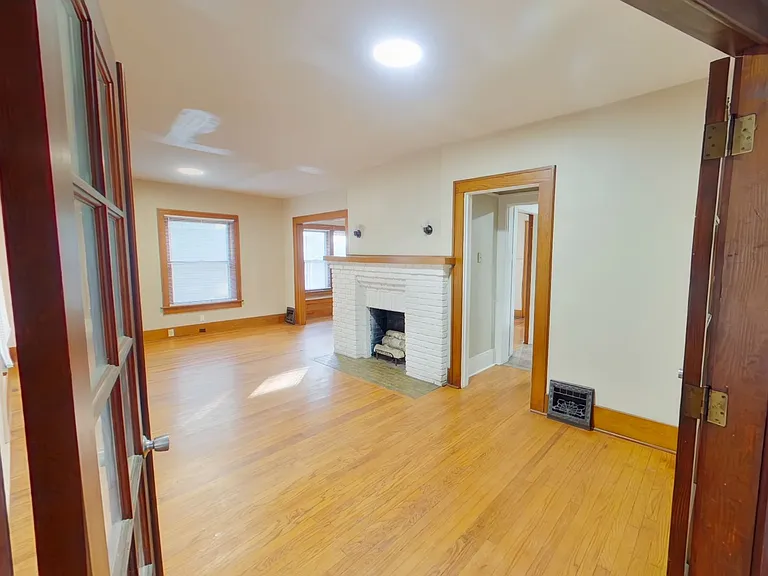 207 S Erie Ave — Photo 2