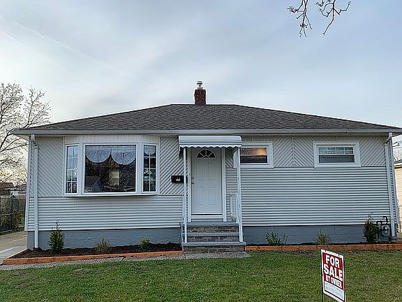 3rd image of 6040 Pickway Dr