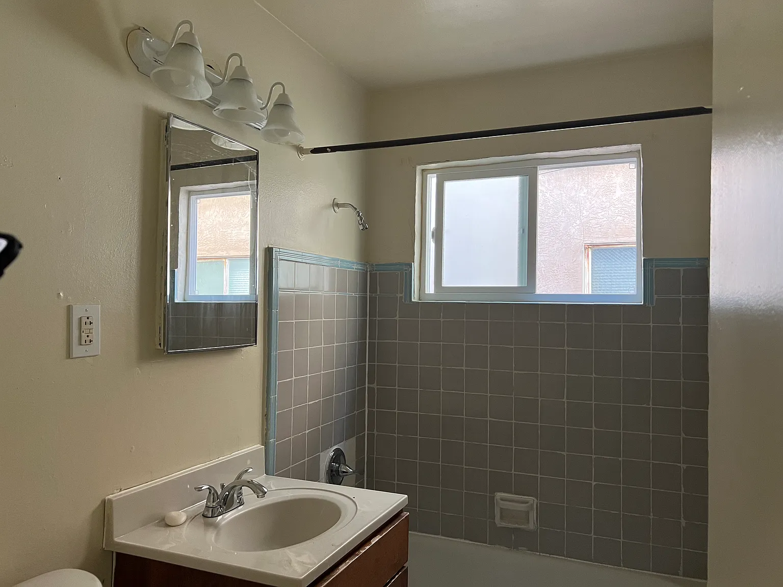 2 bed, 750 sqft, $2,150 — Photo 3