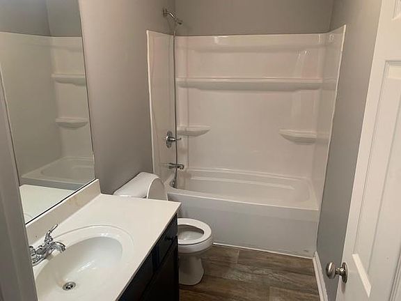 5th image of 810 Professional Park Dr APT 1D