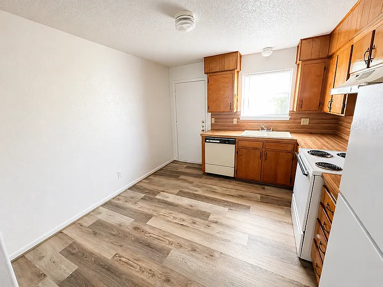 104 W Anderson Ave #B — Photo 4