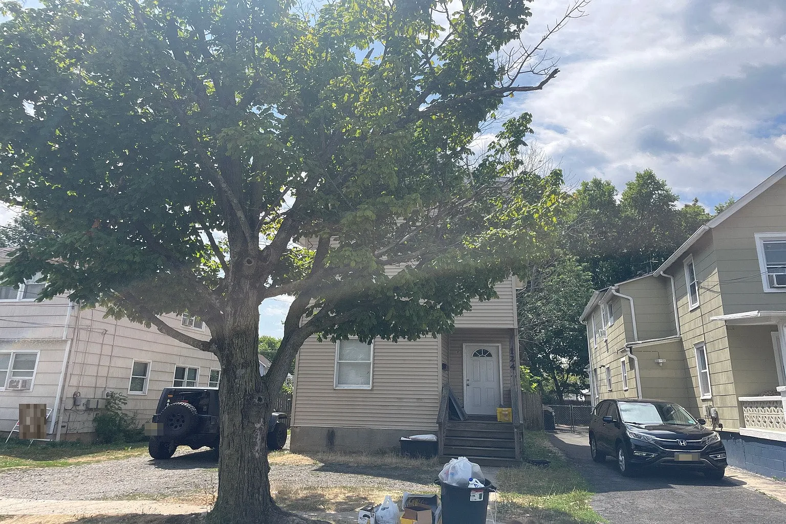 124 Linden Ave photo 1