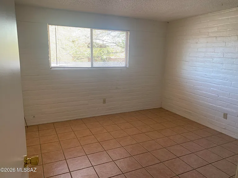 3241 E Monte Vista Dr — Photo 16