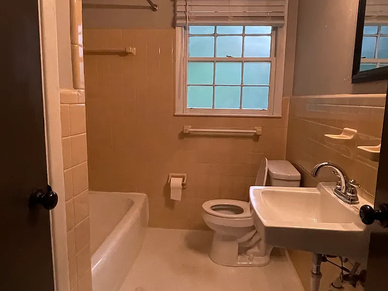 325 Forest Rd — Photo 10