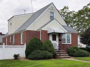 165 Sheridan Blvd, Mineola, NY 11501