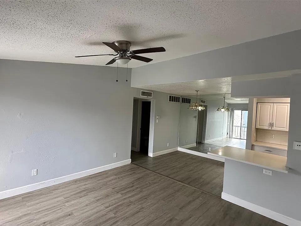 9550 Deering Dr #208