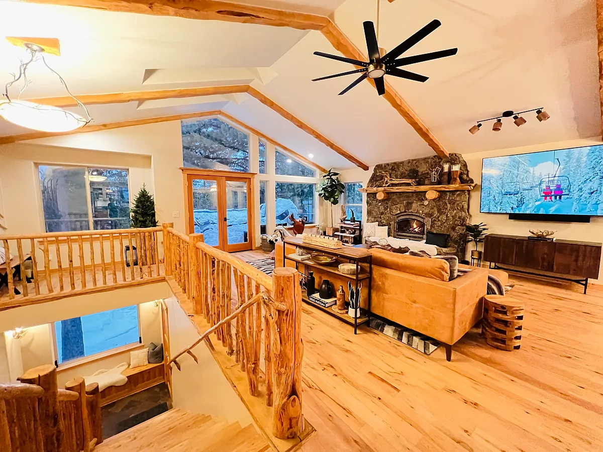 great room - 1619 Hekpa Dr