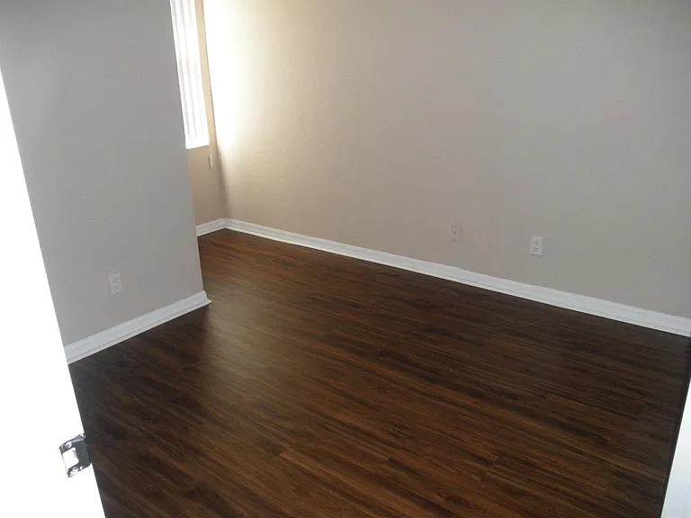 894 Pipers Cay Dr — Photo 3