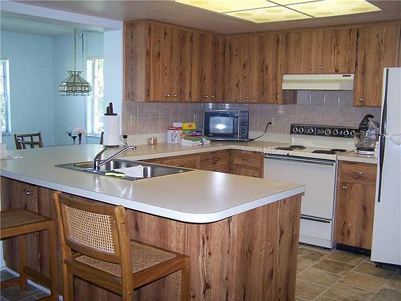 5th image of 2012 Heathfield Cir