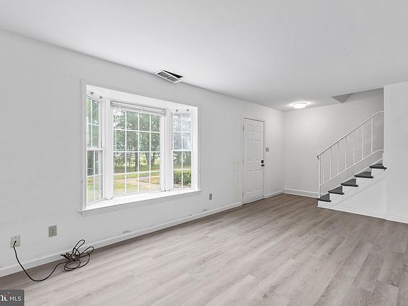 5th image of 317 Ellery Ct