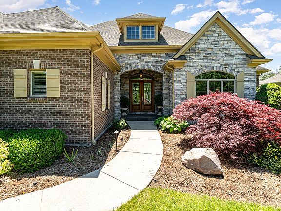 2nd image of 8235 Cherry Laurel Dr