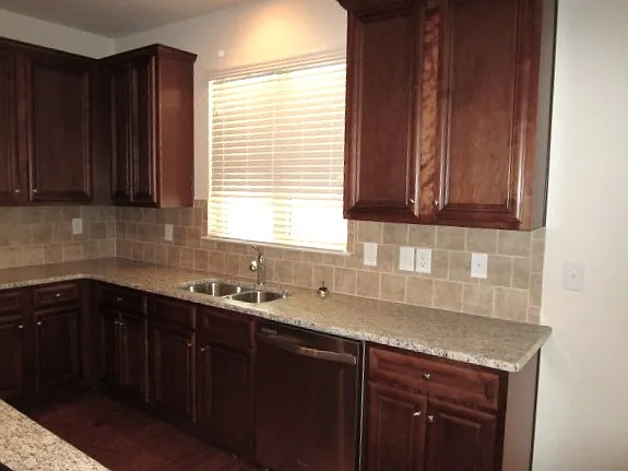307 Victoria Heights Dr — Photo 3
