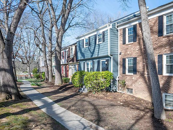 2nd image of 103 Yorkshire Ct