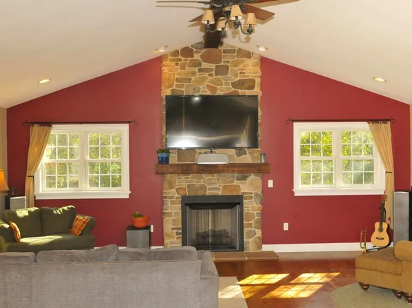 6 Summer Dr, Dillsburg, PA 17019