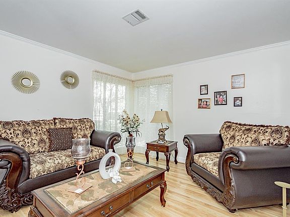 4th image of 104 Burgandy Ln