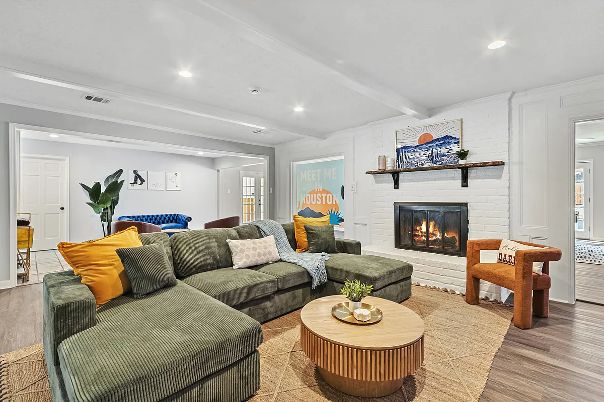 Building Photo - 17403 Spicewood Springs Ln