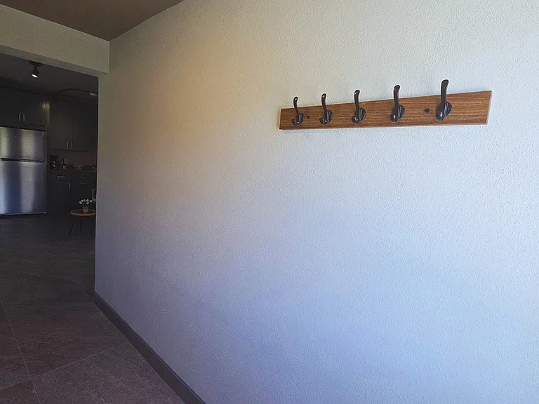 Functional rack to store and arrange your belongings.