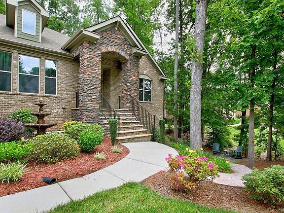 3rd image of 7592 Turnberry Ln