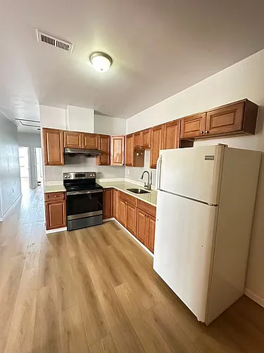 1001 Arch St Photo 1