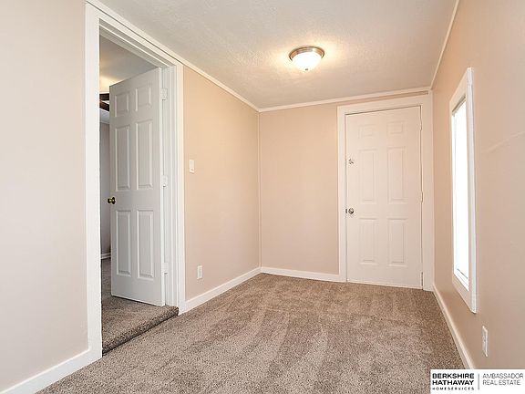 3rd image of 4474 Hillsdale Ave