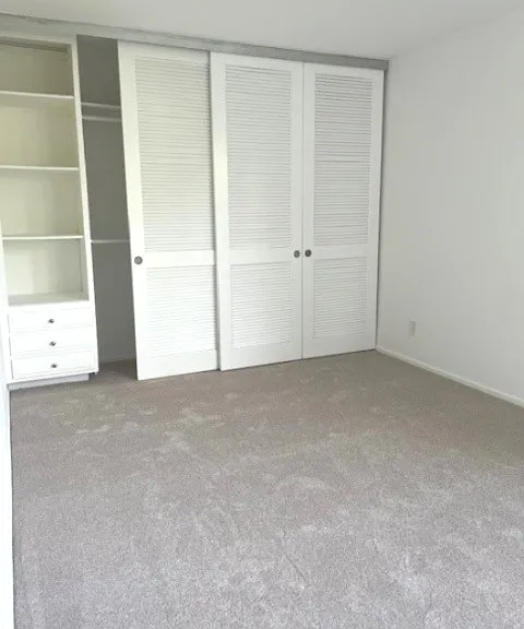 125 N Barrington Ave — Photo 4