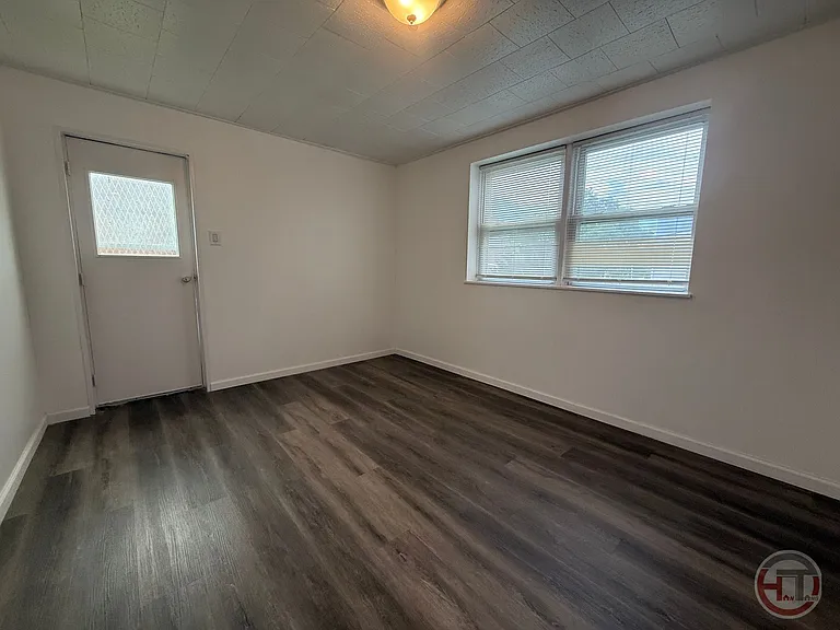 1537 McDonald St #2 — Photo 6