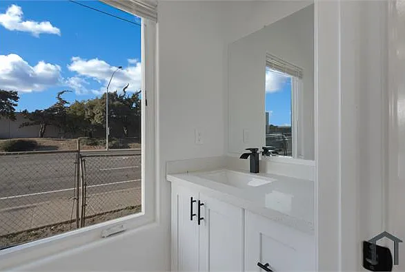 221 Airport Blvd — Photo 15