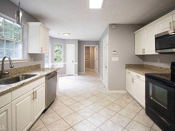5th image of 250 Courtlyn Way