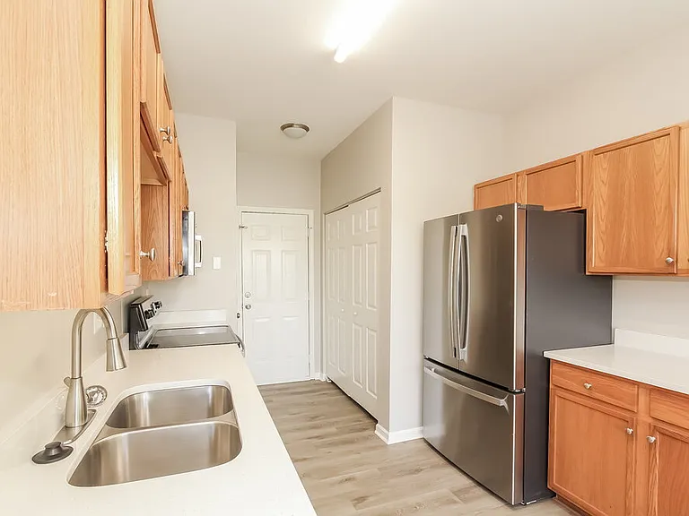 8704 Rozumny Dr — Photo 8