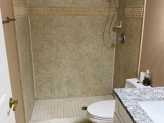 4th image of 1590 Revere Ln