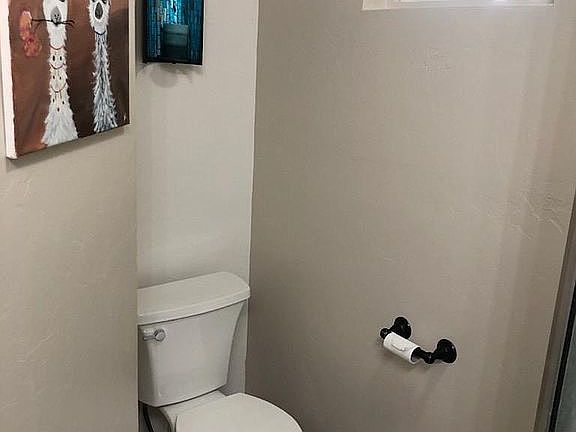 Guest bathroom 