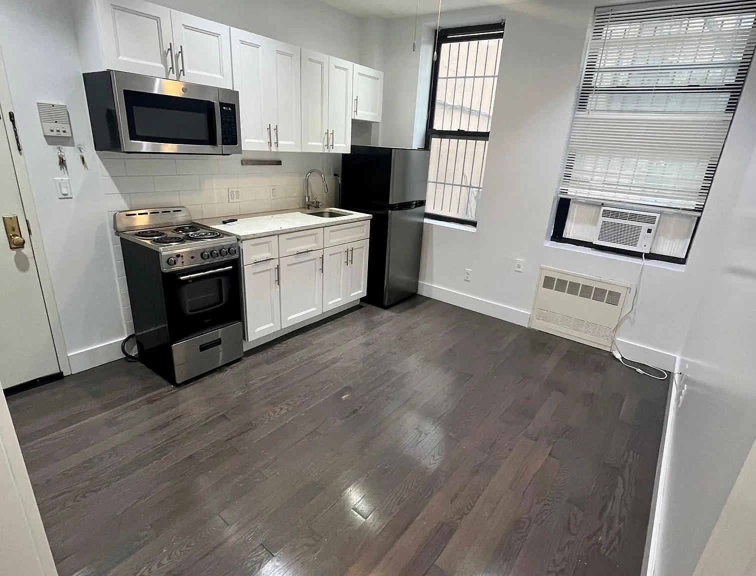 216 East 36th Street — Photo 1