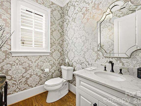 5th image of 6834 Providence Ln W