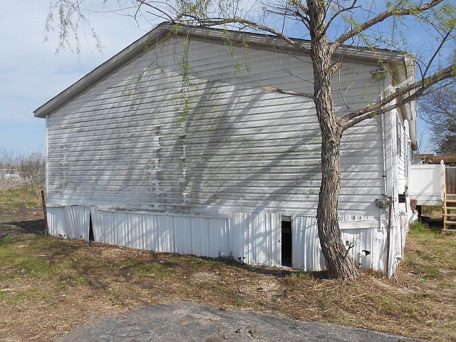1st image of 140 Greenhill Ct