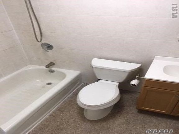 3rd image of 14448 Roosevelt Ave APT 6D