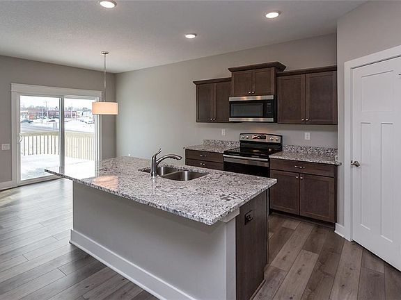 5th image of 216 Hickory Way