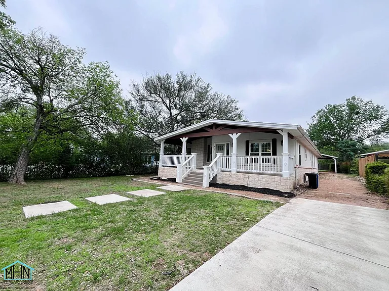 810 Elizabeth Rd — Photo 2