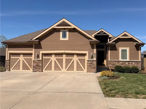 800 E 13th Ter, Kearney, MO 64060