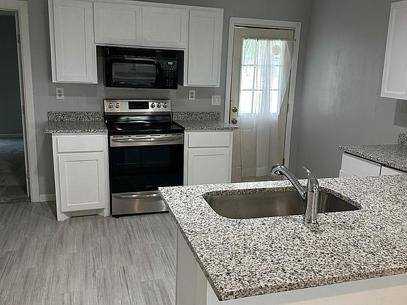 4th image of 101 W Adkins St