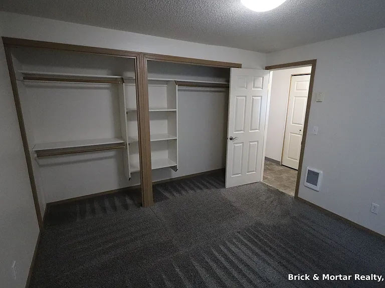 973 E Jefferson St #1-20 — Photo 5