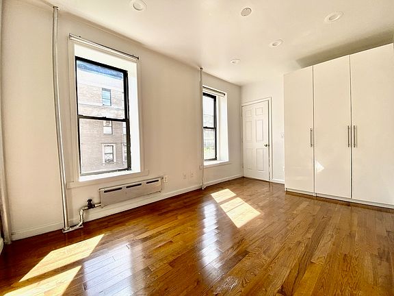 3rd image of 920 Columbus Ave #4