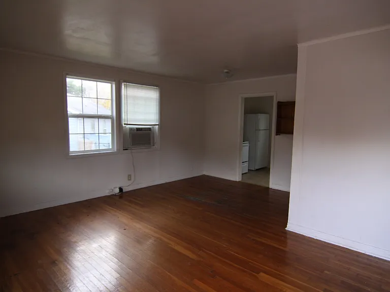 1316 Sunnyview Dr — Photo 2