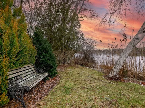 15 Sean Cir, East Wareham, MA 02538