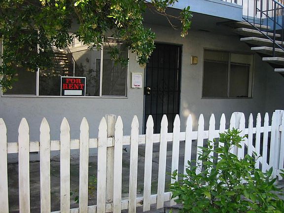 5th image of 3227 Rockport Ave #B